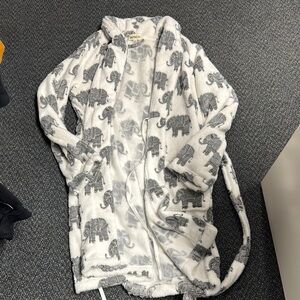 Lounge life elephant robe M // 052218